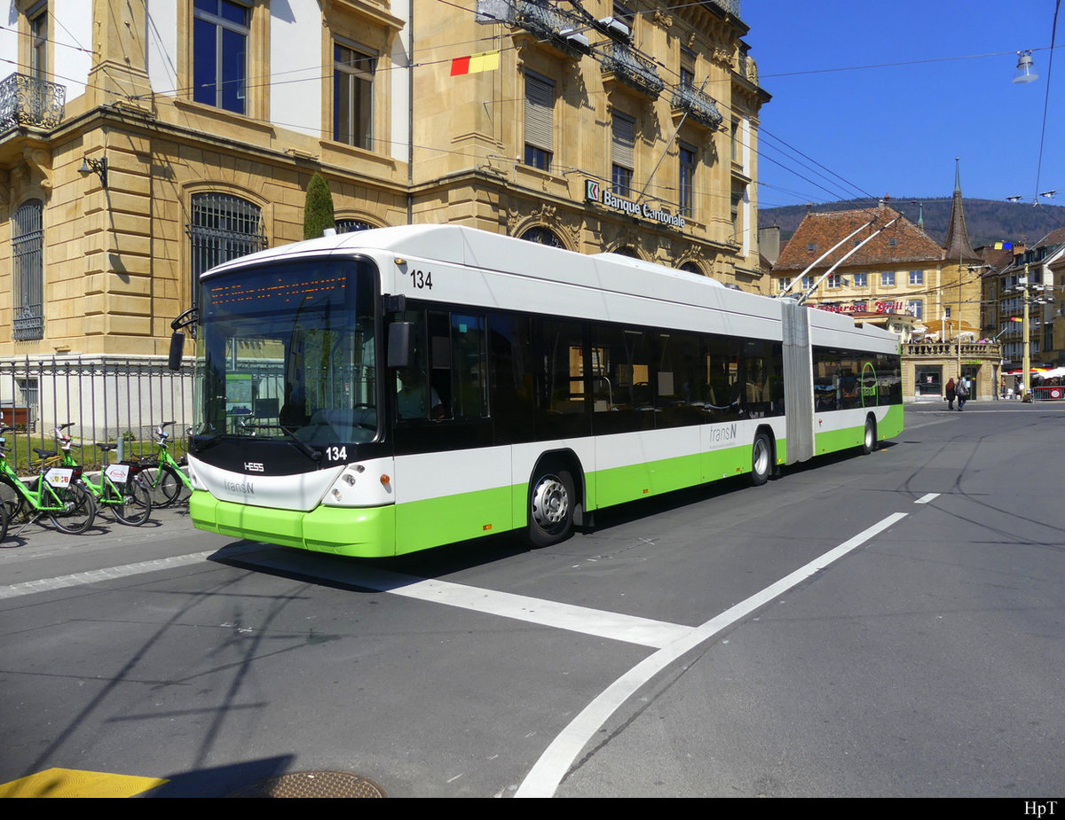 TransN - Hess Trolleybus Nr.134 unterwegs in der Stadt Neuchâtel am 24.04.2021