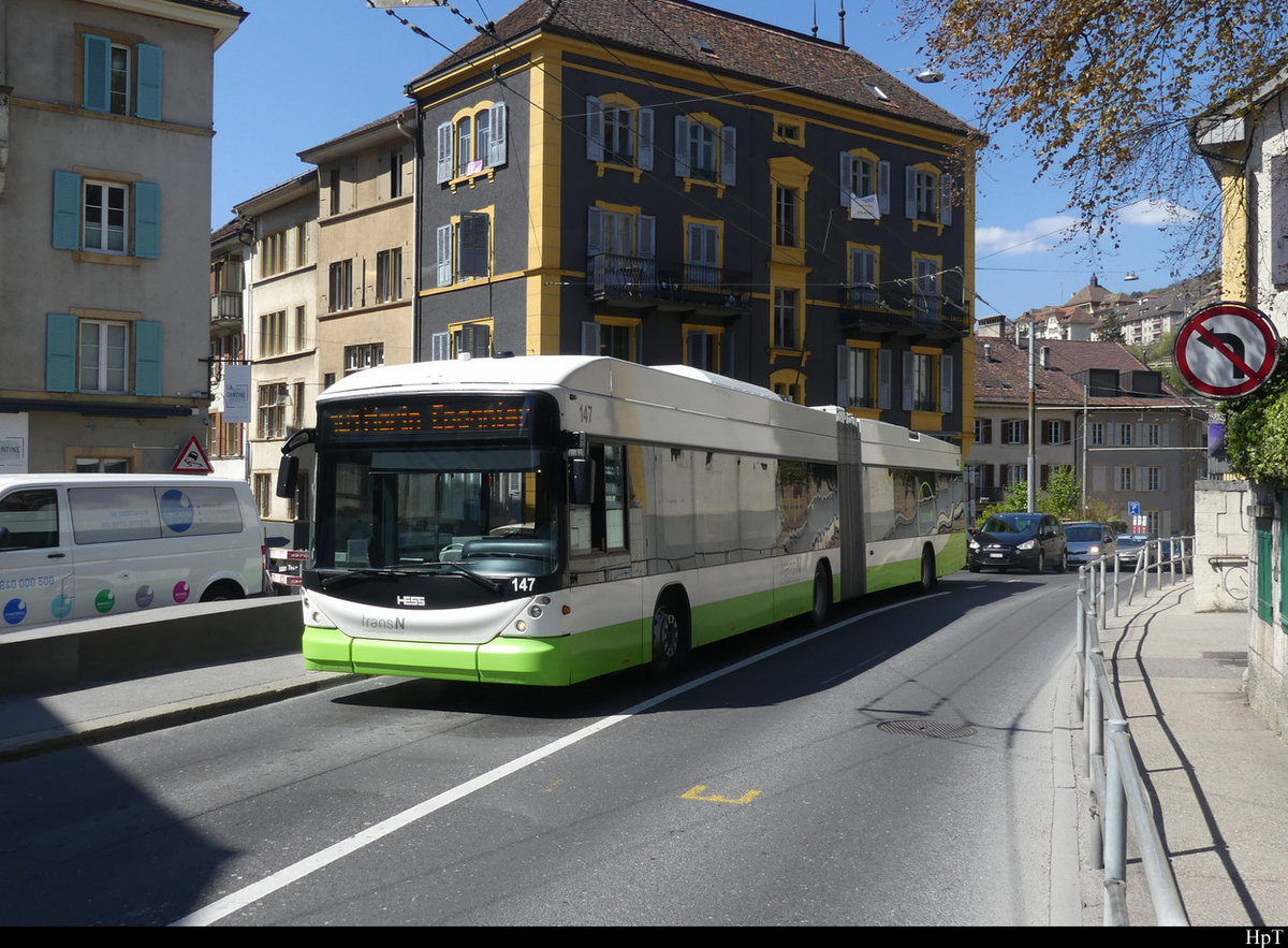 TransN - Hess Trolleybus Nr.147 unterwegs in der Stadt Neuchâtel am 24.04.2021