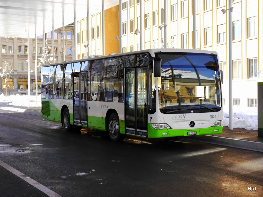 TransN - Mercedes Citaro  Nr.304  NE 90304 bei den Neuen Bushaltestellen vor dem Bahnhof in La Chaux de Fonds am 18.01.2015
