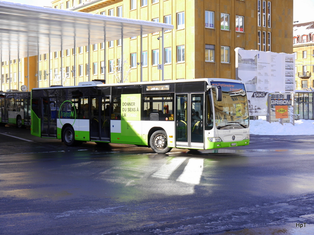 TransN - Mercedes Citaro  Nr.318  NE 27218 unterwegs auf der Linie 353 bei den Neuen Bushaltestellen vor dem Bahnhof in La Chaux de Fonds am 18.01.2015
