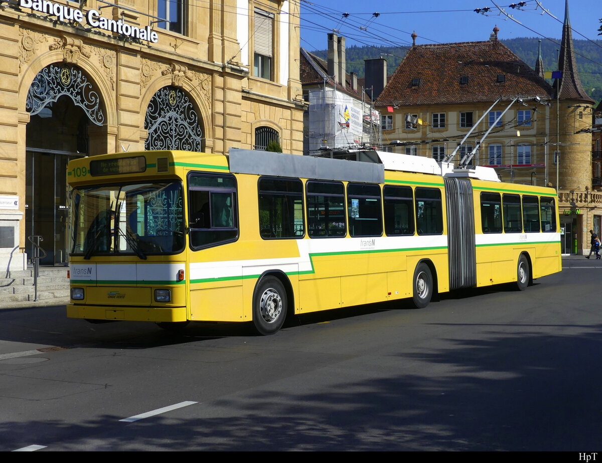 TransN - NAW Trolleybus Nr.109 unterwegs in der Stadt Neuchâtel am 03.05.2022