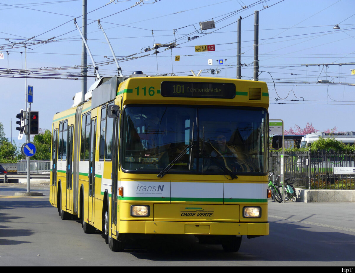 TransN - NAW Trolleybus Nr.116 unterwegs in der Stadt Neuchâtel am 03.05.2022