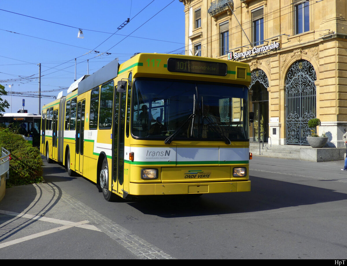 TransN - NAW Trolleybus Nr.117 unterwegs in der Stadt Neuchâtel am 03.05.2022