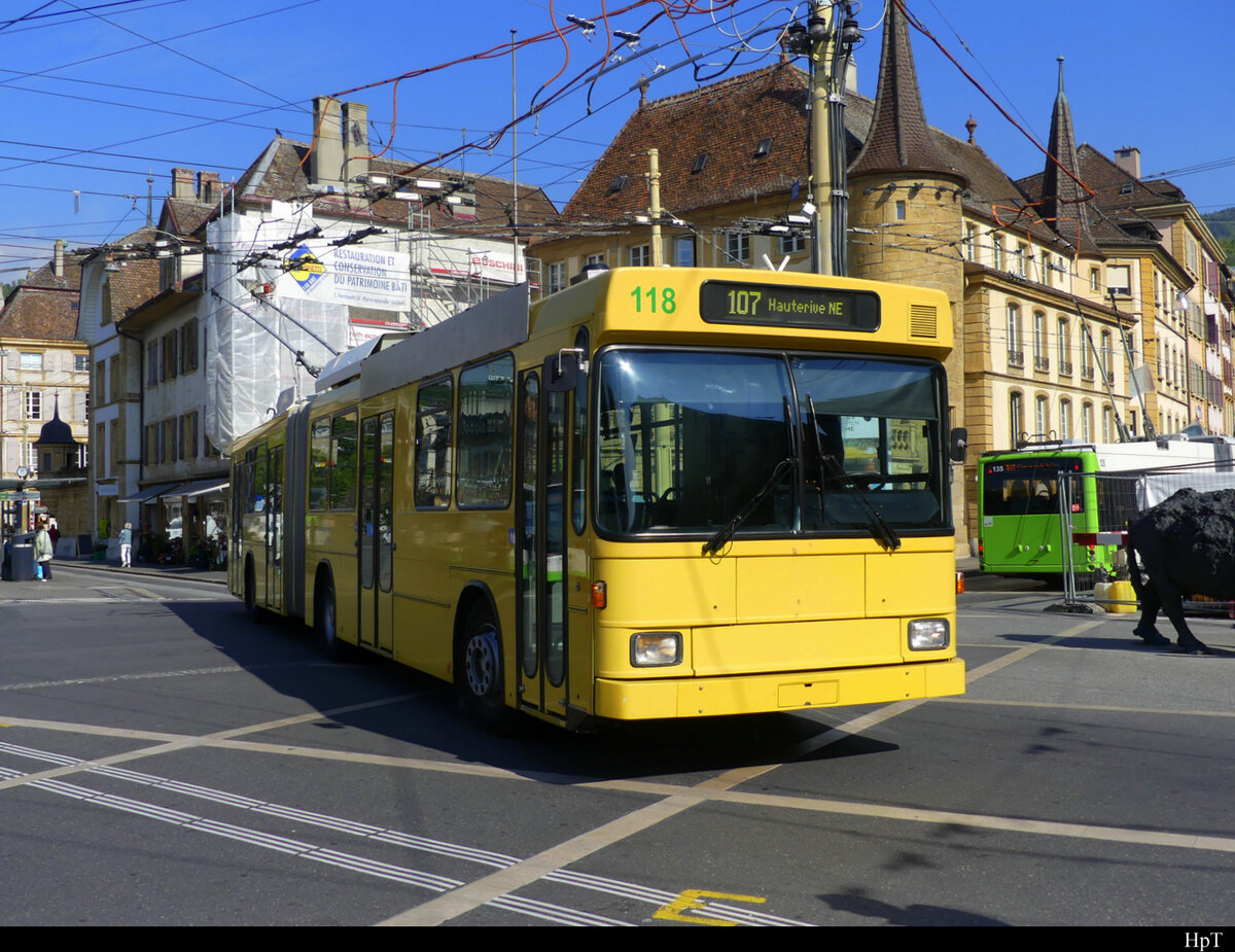 TransN - NAW Trolleybus Nr.118 unterwegs in der Stadt Neuchâtel am 03.05.2022