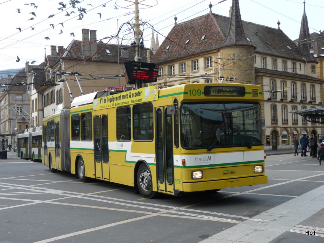TransN Neuchâtel - Trolleybus Nr.109 unterwegs auf der Linie 107 in der Stadt Neuchâtel am 07.02.2015