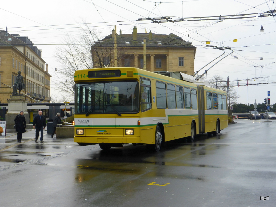 TransN Neuchâtel - Trolleybus Nr.114 unterwegs auf der Linie 1 in der Stadt Neuchâtel am 07.02.2015
