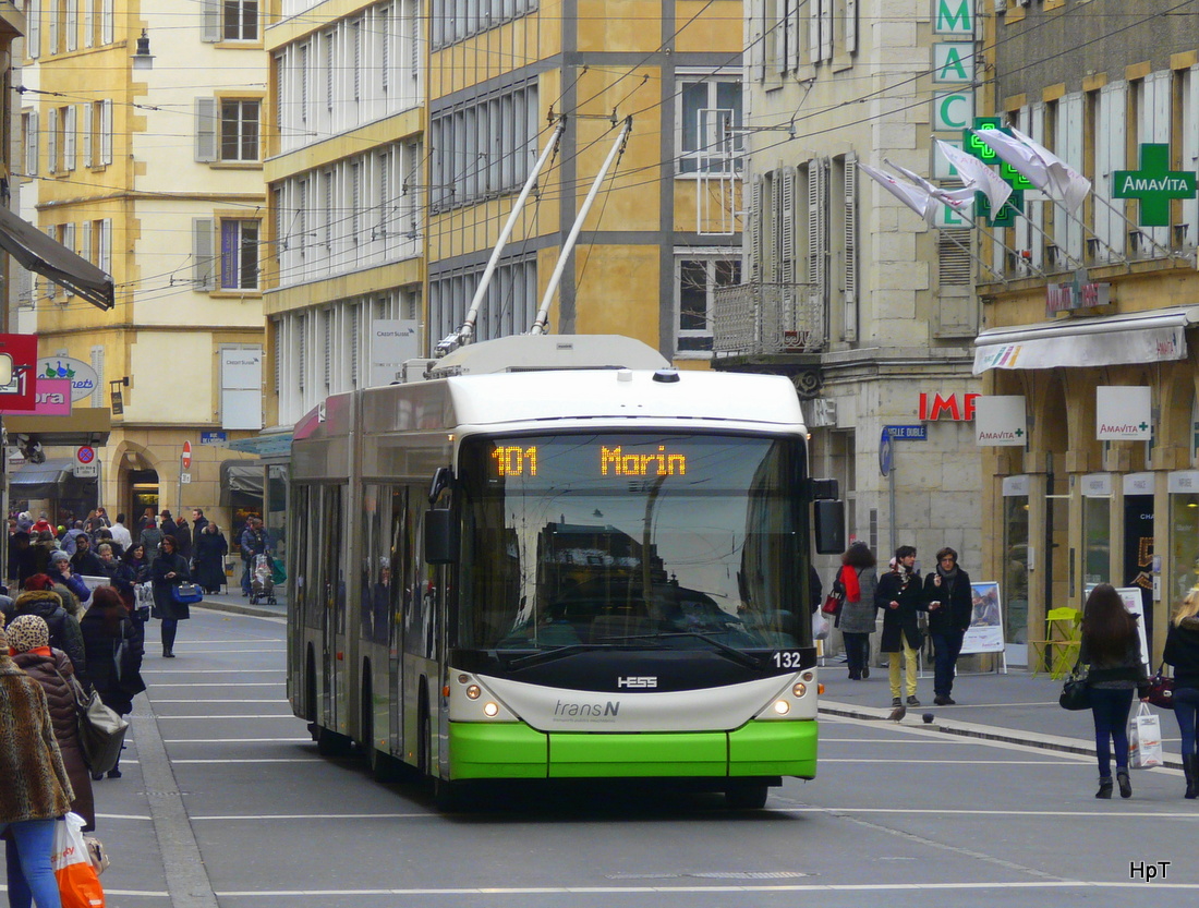 TransN Neuchâtel - Trolleybus Nr.132 unterwegs auf der Linie 101 in der Stadt Neuchâtel am 07.02.2015