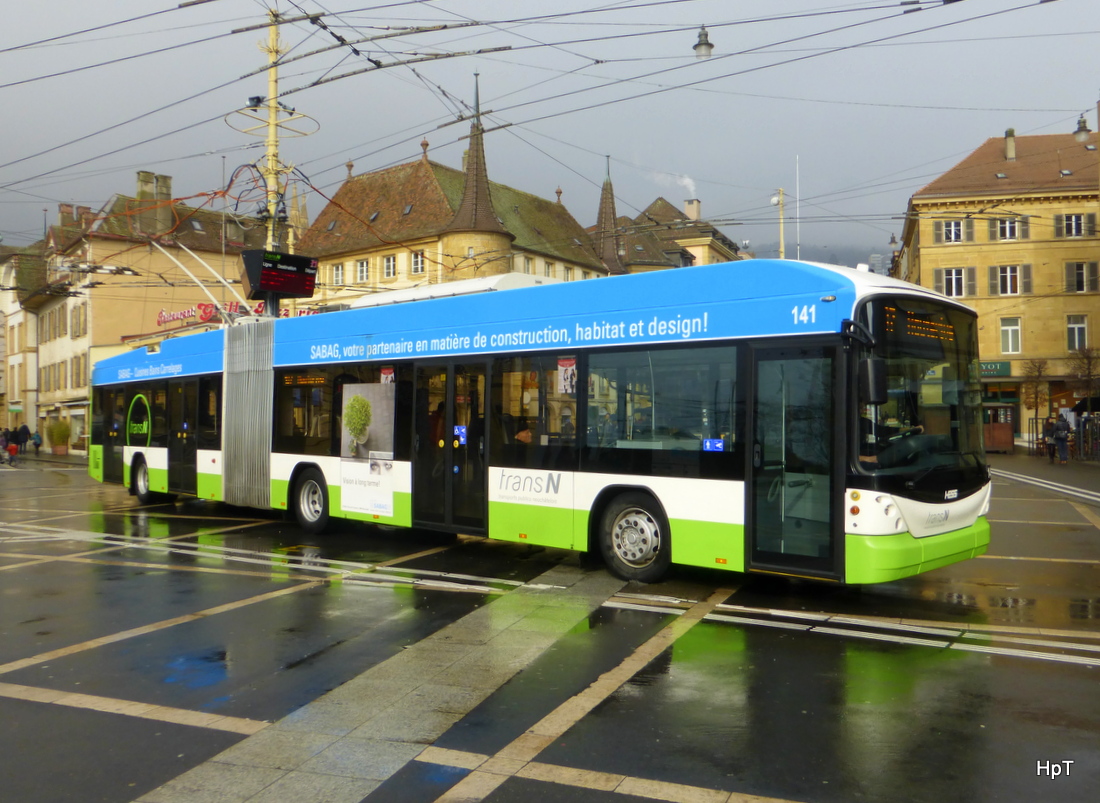 TransN Neuchâtel - Trolleybus Nr.141 unterwegs auf der Linie 107 in der Stadt Neuchâtel am 14.02.2015