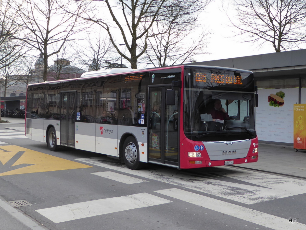 travys - MAN Lion`s City  VD  587547 unterwegs vor dem Bahnhof in Yverdon les Bains am 18.02.2016