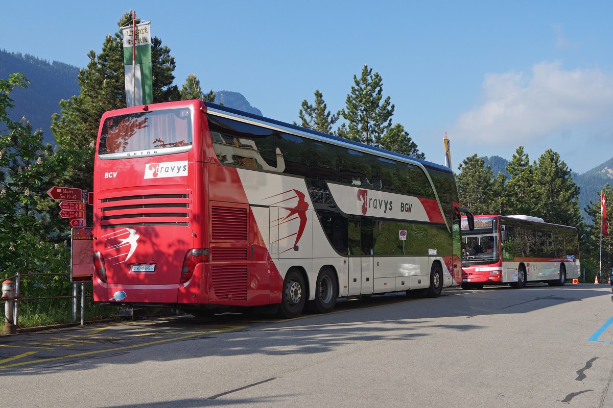 TRAVYS: Während dem Jubiläumsfest 100 Jahre Vallorbe-Frasne herrschte auch auf der Endstation Vallorbe von TRAVYS Grossverkehr. Am 16. Mai 2015 konnten verschiedene Bustypen der Marken MAN und SETRA beobachtet werden.
Foto: Walter Ruetsch  