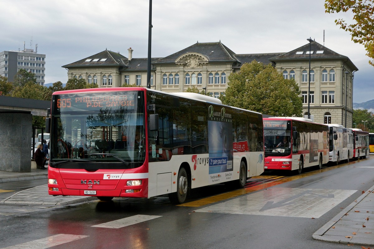 TRAVYS: Zusammentreffen von vier Stadtbussen der Marke MAN auf dem Bahnhofplatz Yverdon les Bains am 16. Oktober 2014.
Foto: Walter Ruetsch