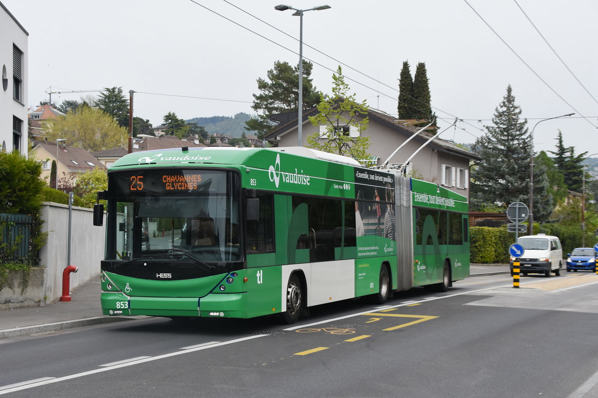 Trolleybus articulé Hess/Kiepe BGT N2D 870 revêtu la publicité pour Vaudoise Assurances
Assurant un 25.

Ici à Pully C. F. Ramuz.

© 2020 {Olivier Vietti-Violi}