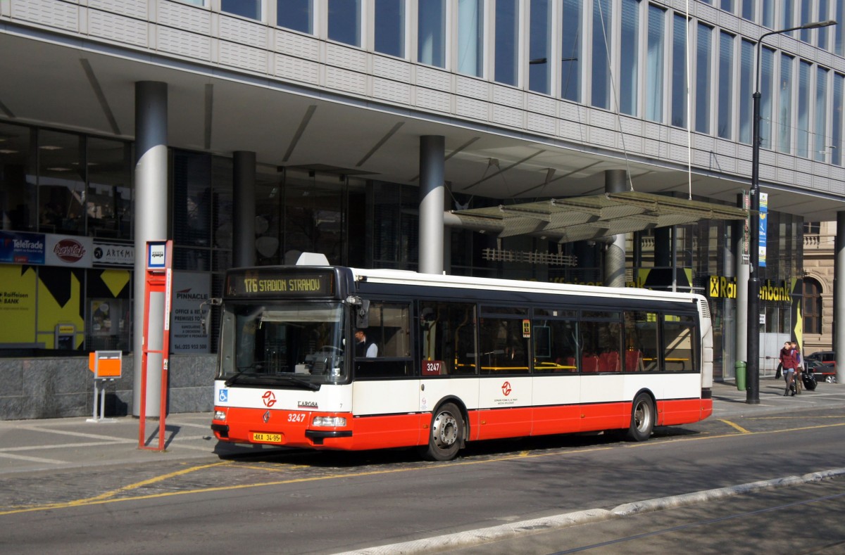 Tschechische Republik / Stadtbus Prag: Karosa-Renault CityBus 12M - Wagen 3247, aufgenommen im März 2015 an der Haltestelle  Karlovo náměstí  in Prag.
