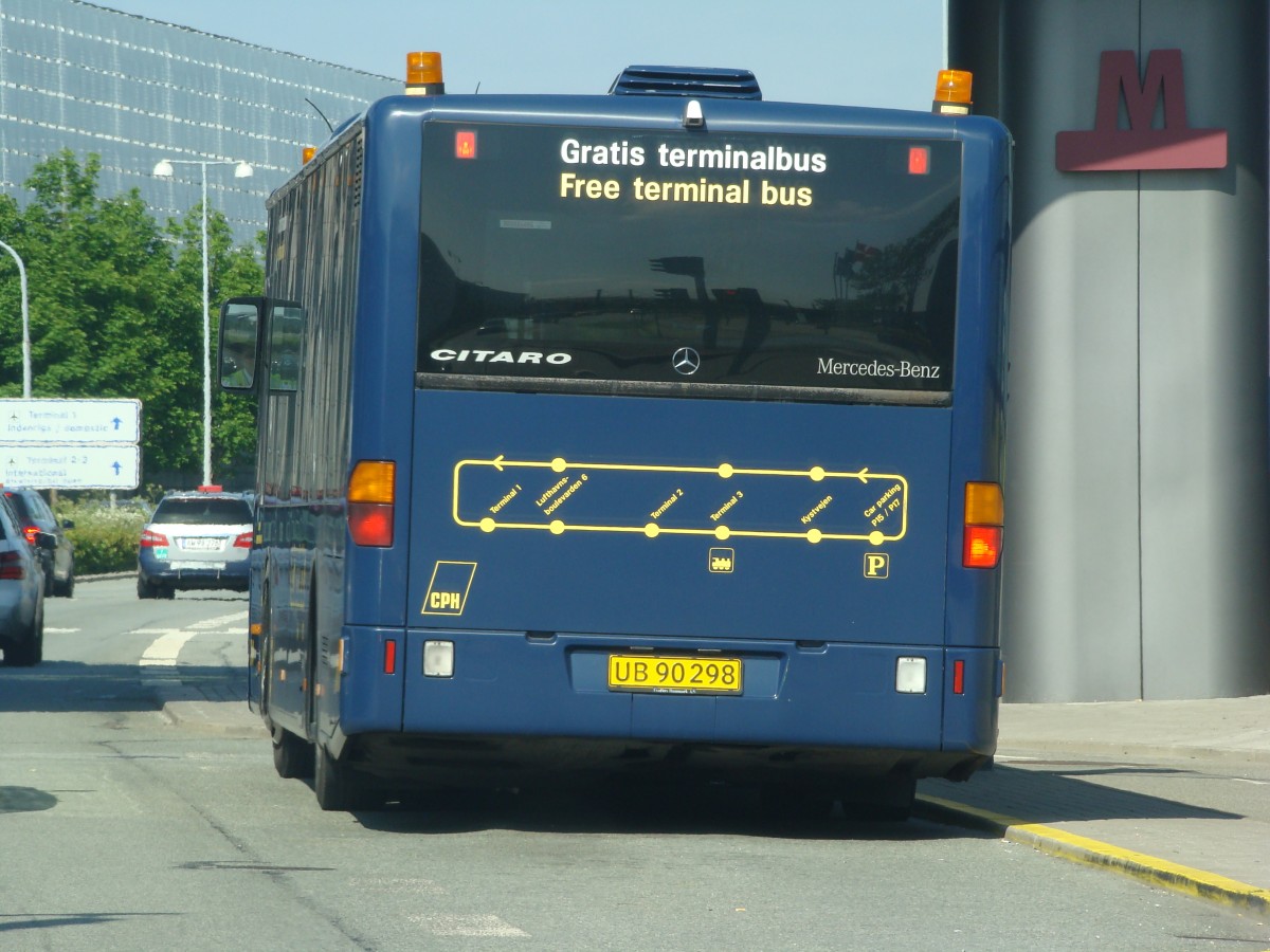 UB 90 298 am Kbenhavns Lufthavn. Hier als Gratis Shuttle unterwegs. Aufgenommen 06.13.