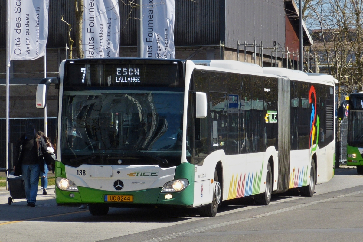 UC 8244, Mercedes Benz Citara des Tice, gesehen an der Bushaltestelle Belval Plazza. 24.03.2021