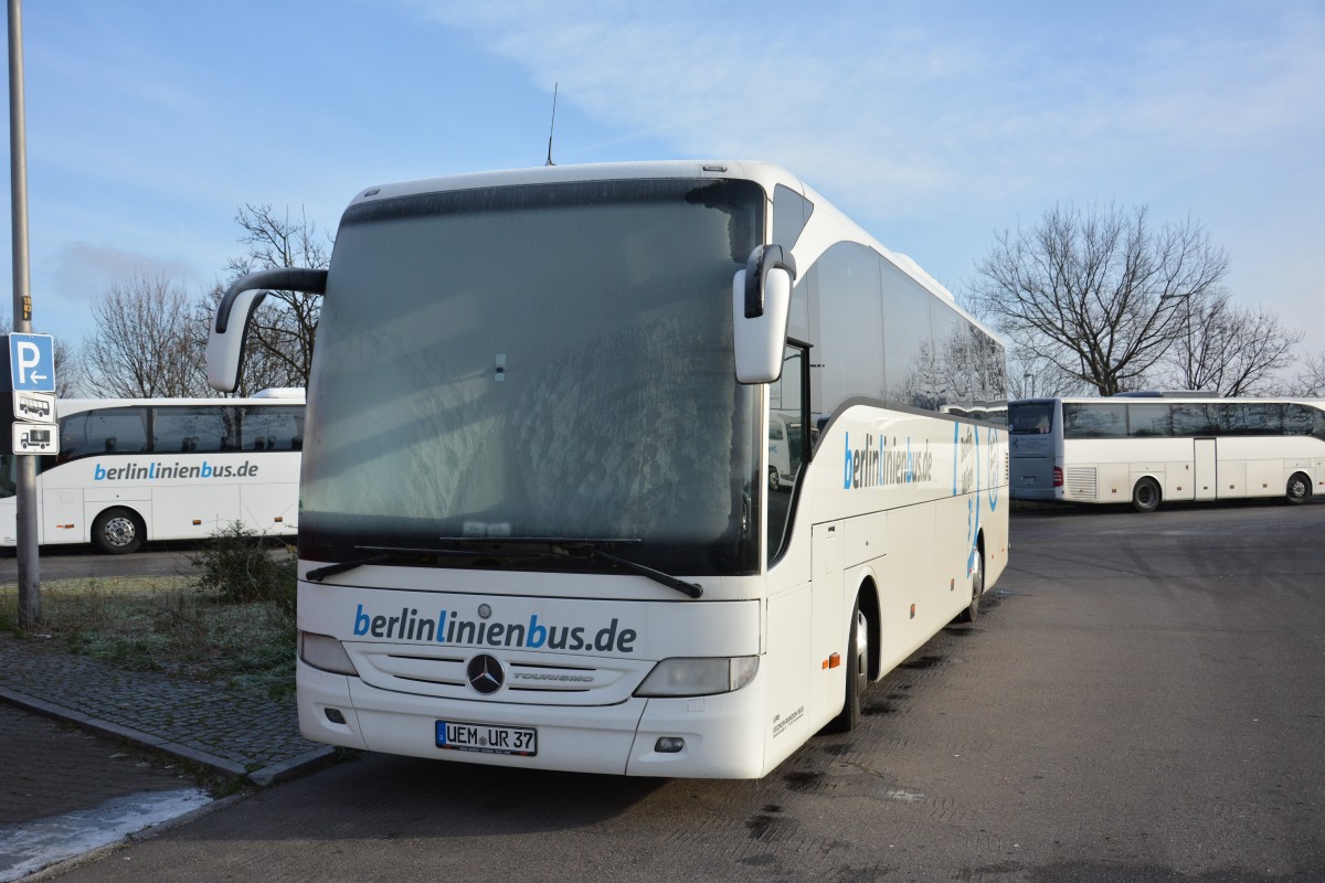 UEM-UR 37 (Mercedes Benz Tourismo) steht am 27.12.2014 auf dem Rastplatz an der A 115 (Avus).
