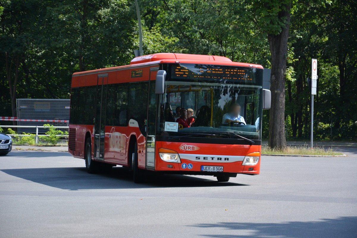 UER-B 506 fährt am 03.08.2014 für die S-Bahn Berlin Schienenersatzverkehr zwischen S-Bahnhof Olympiastadion und Rathaus Spandau. Aufgenommen wurde ein Setra S 415 NF / Glockenturmstraße Berlin.
