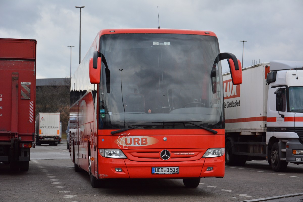 UER-B 518 steht am 10.01.2015 auf dem Rastplatz an der A 115. Aufgenommen wurde ein Mercedes Benz Tourismo.
