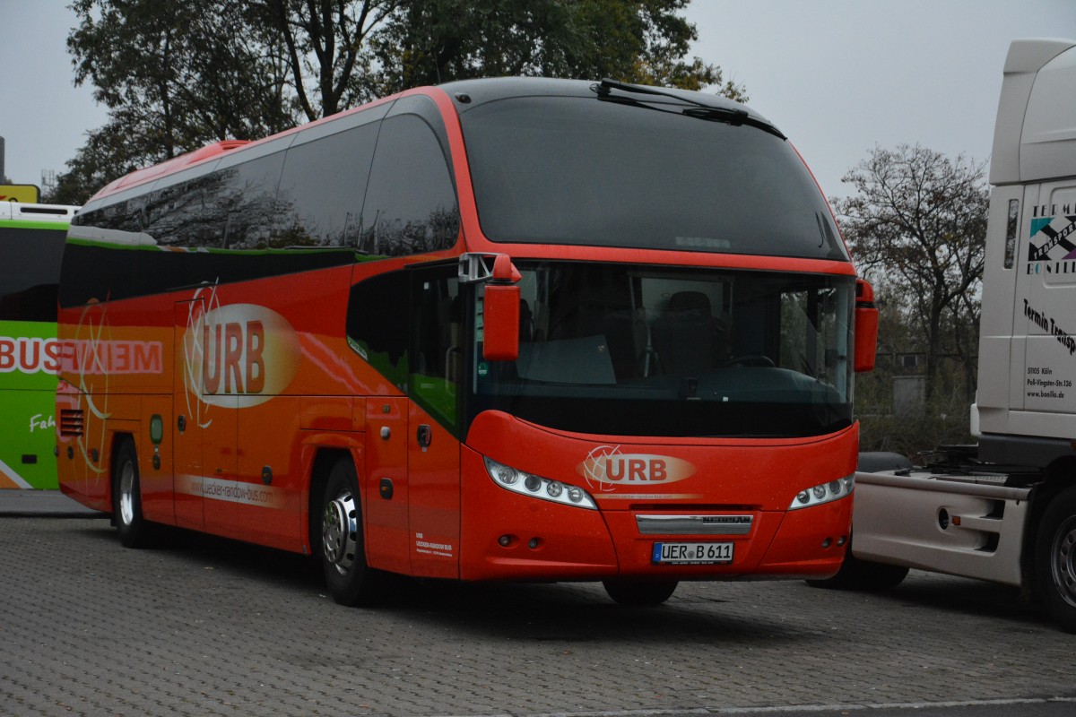 UER-B 611 (Neoplan Cityliner) steht am 26.10.2014 am Rastplatz der Avus (A115).
