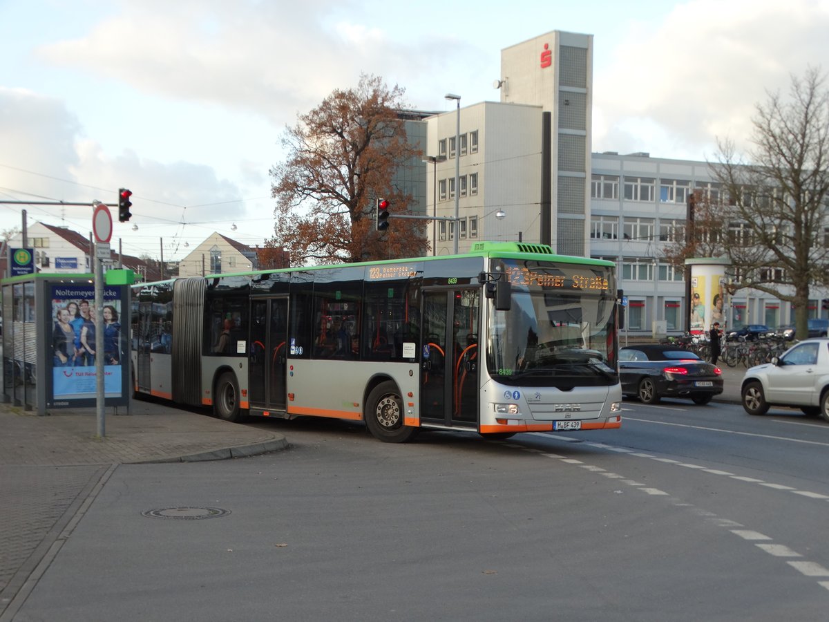 ÜSTRA Hannoversche Verkehrsbetriebe MAN Lions City G am 17.11.17 in Hannover auf der Linie 123 