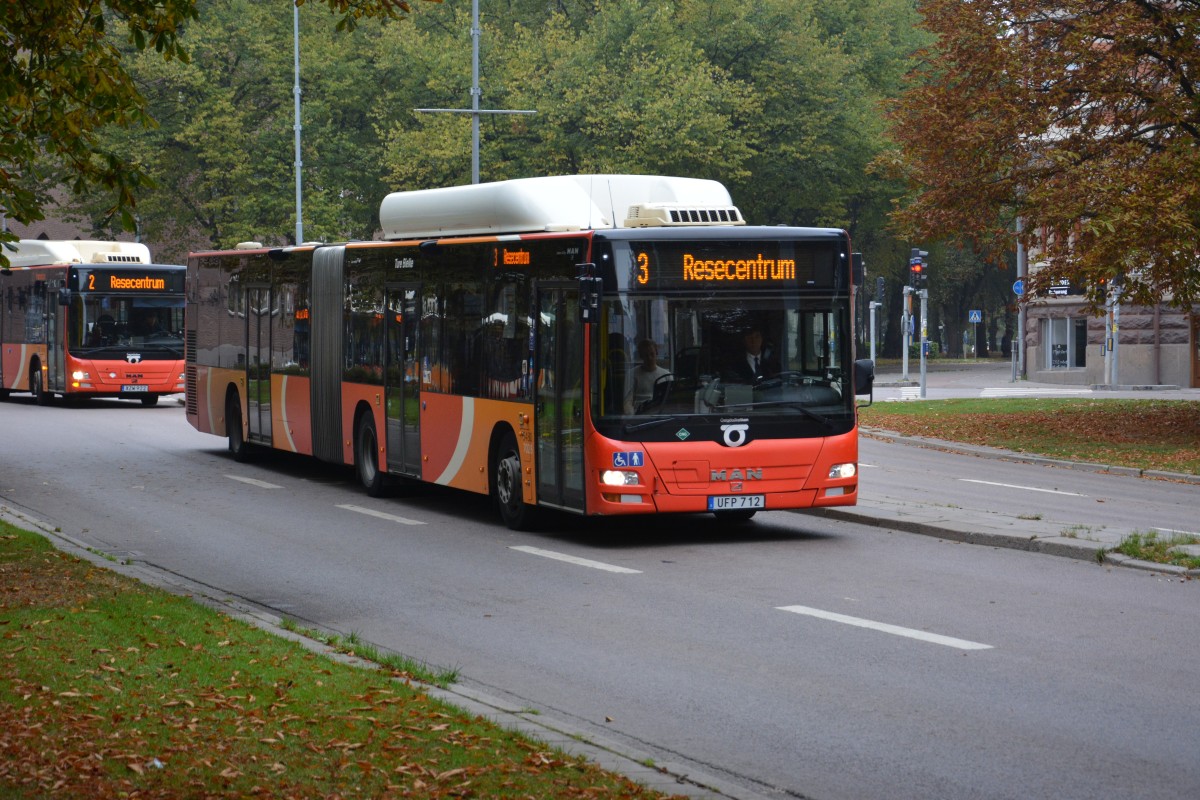 UFP 712 fährt am 19.09.2014 auf der Linie 3. Aufgenommen wurde ein MAN Lion's City CNG am Bahnhof Linköping.