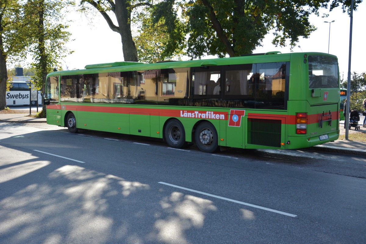 UFS 944 (Volvo 8500) fährt am 18.09.2014 auf der Linie 715. Aufgenommen am Busbahnhof Nyköping.
