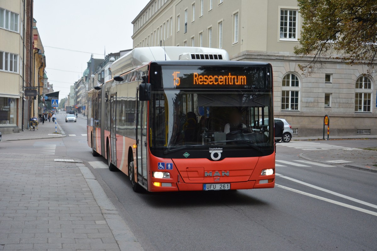 UFU 261 ist am 19.09.2014 auf der Linie 15 unterwegs. Aufgenommen wurde ein MAN Lion's City CNG Sankt Larsgatan Linköping.