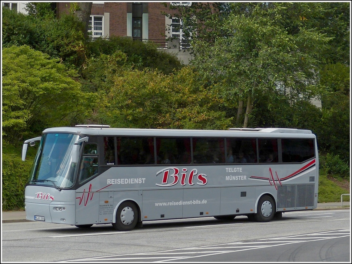 Unterwegs in den Straen von Hamburg war am 17.09.2013 dieser Bova von Busreisen Bils. 
