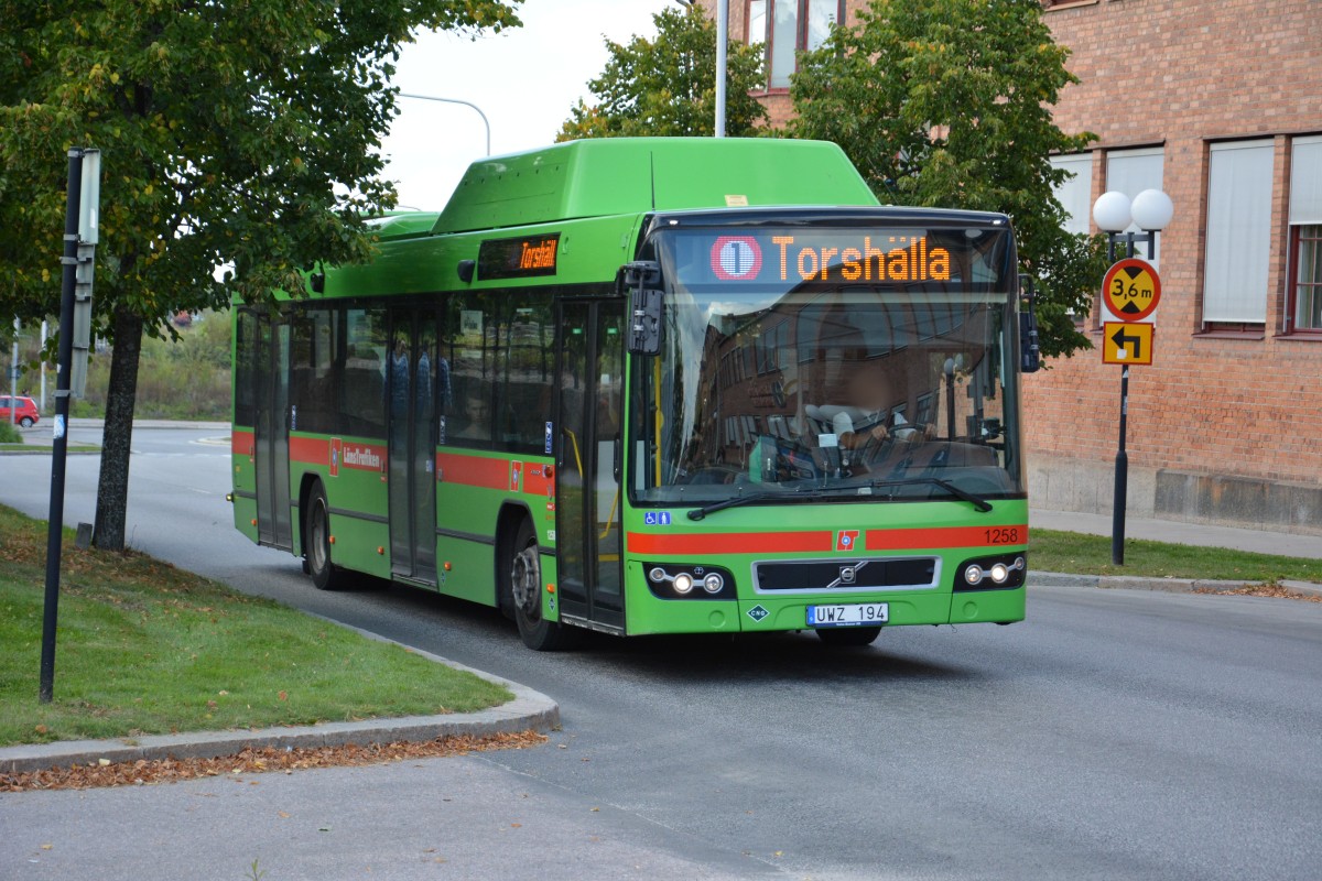 UWZ 194 (Volvo 7700 CNG) am Bahnhof Eskilstuna am 17.09.2014.
