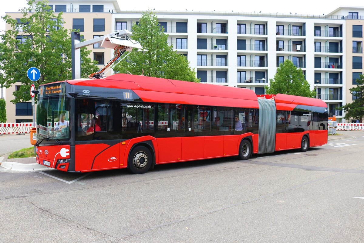 VAG Freiburg Solaris Urbino 18 Electric Wagen 945 am 13.07.23 in Haid