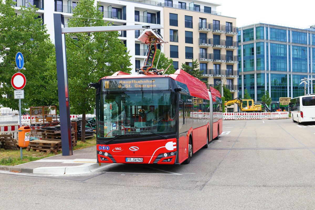 VAG Freiburg Solaris Urbino 18 Electric Wagen 945 am 13.07.23 in Haid