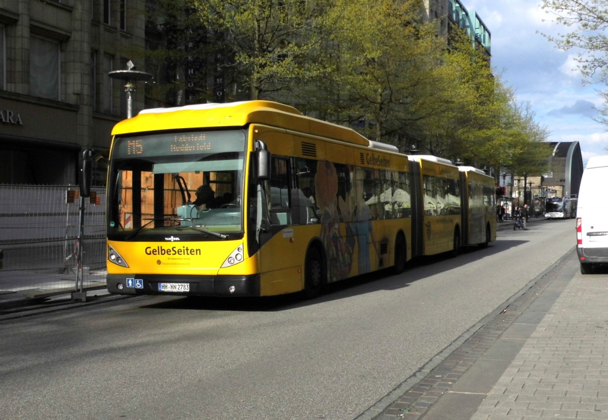 Van Hool AGG 300 HHA 8703 auf Linie M5 auf der Mönckebergstr. am 2.5.15