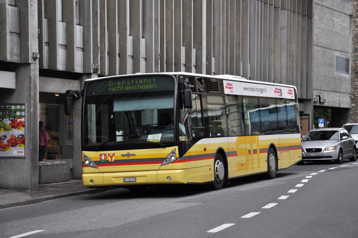 Van Hool Bus mit der Betriebsnummer 5 auf einer Dienstfahrt bei der Marktgasse in Thun. Die Aufnahme stammt vom 29.07.2014.
