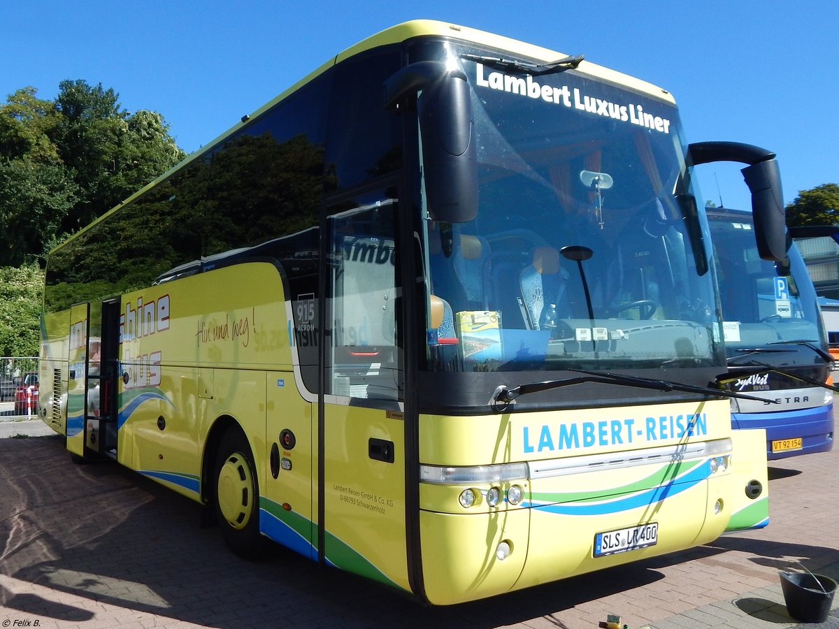 Van Hool T915 von Lambert-Reisen aus Deutschland im Stadthafen Sassnitz am 13.08.2015