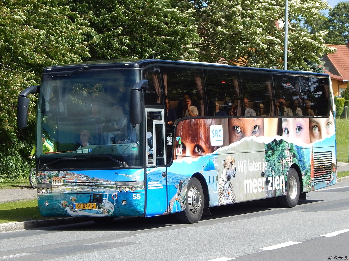 Van Hool T915 von Lanting Reizen aus den Niederlanden in Sassnitz am 13.07.2017