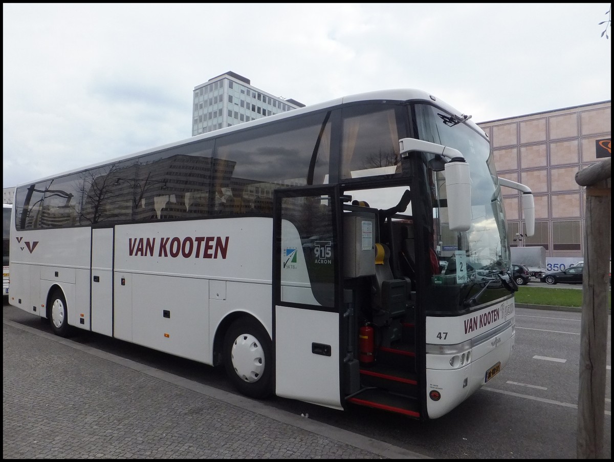 Van Hool T915 von Van Kooten aus den Niederlanden in Berlin am 23.04.2013