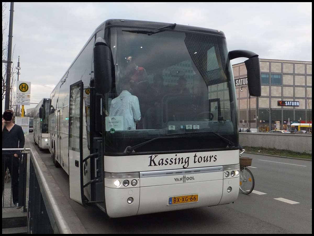 Van Hool T916 von Kassing Tours aus den Niederlanden in Berlin am 23.04.2013