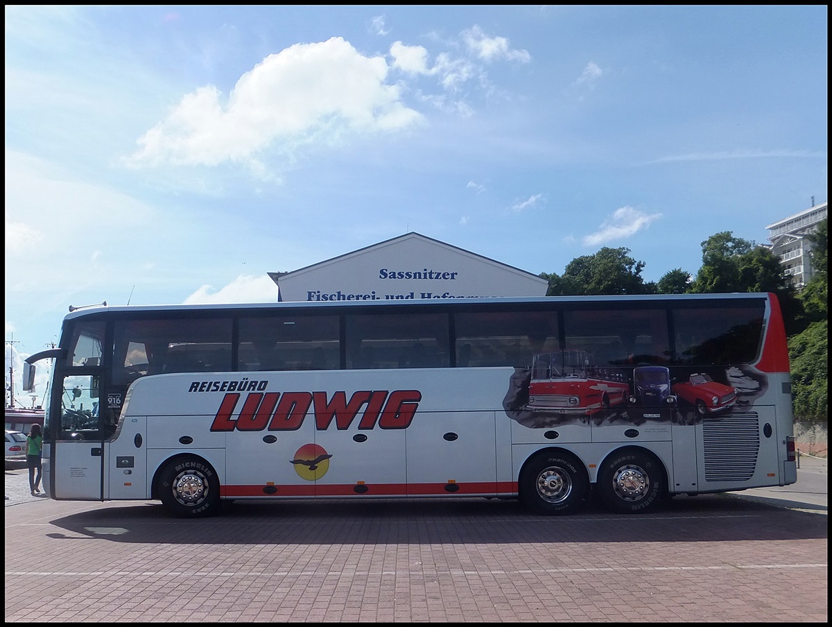 Van Hool T916 vom Reisebro Ludwig aus Deutschland im Stadthafen Sassnitz am 24.08.2013