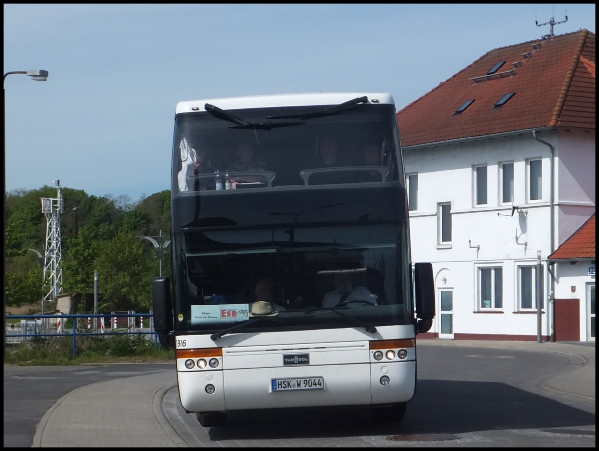 Van Hool T916 vom Reisedienst Theis aus Deutschland im Stadthafen Sassnitz am 17.05.2014