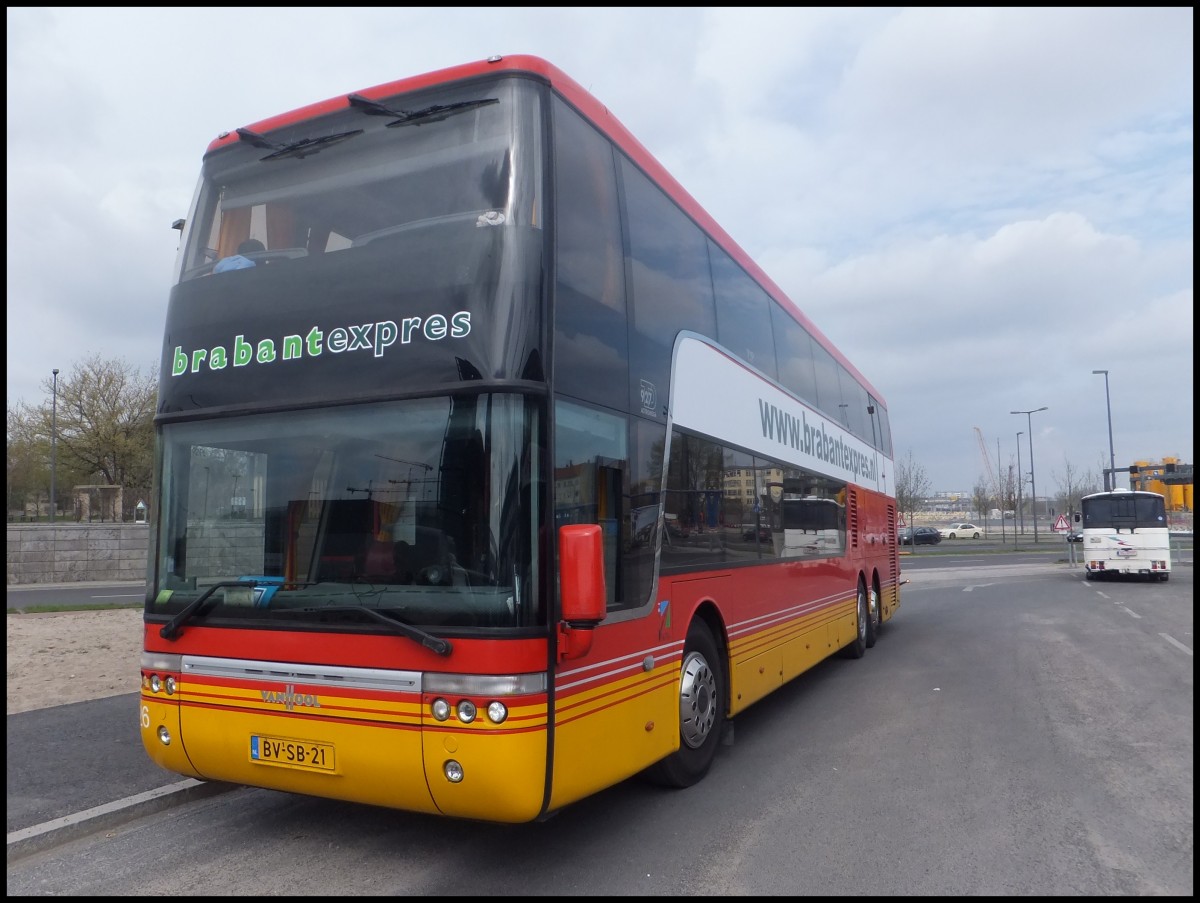 Van Hool TD927 von Brabantexpress aus den Niederlanden in Berlin am 25.04.2013