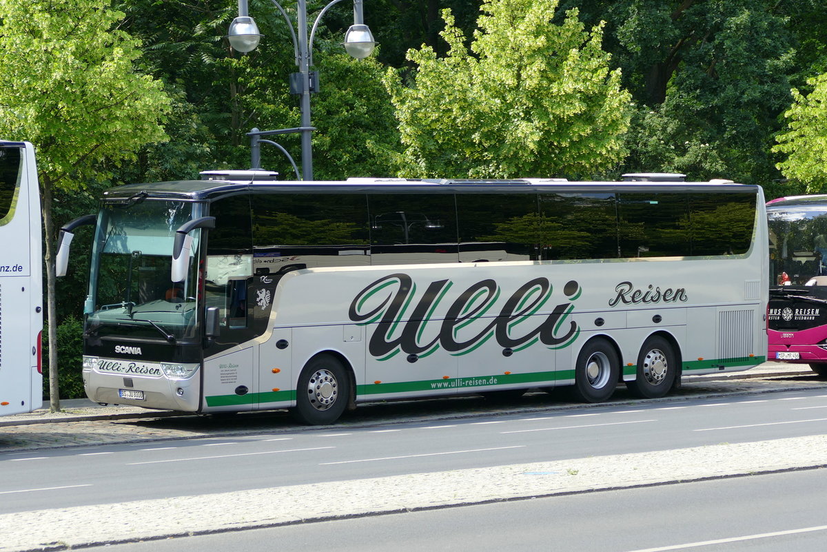 Van Hool TX 16 acron, ''Ulli-Reisen''. Berlin, (Busdemo) im Juni 2020.