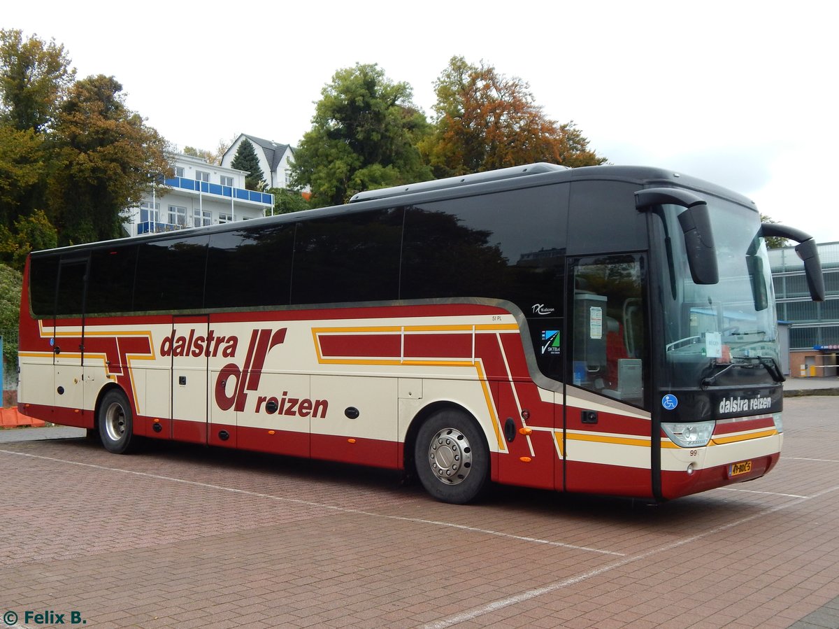 Van Hool TX16 von Dalstra Reizen aus den Niederlanden im Stadthafen Sassnitz am 22.10.2016