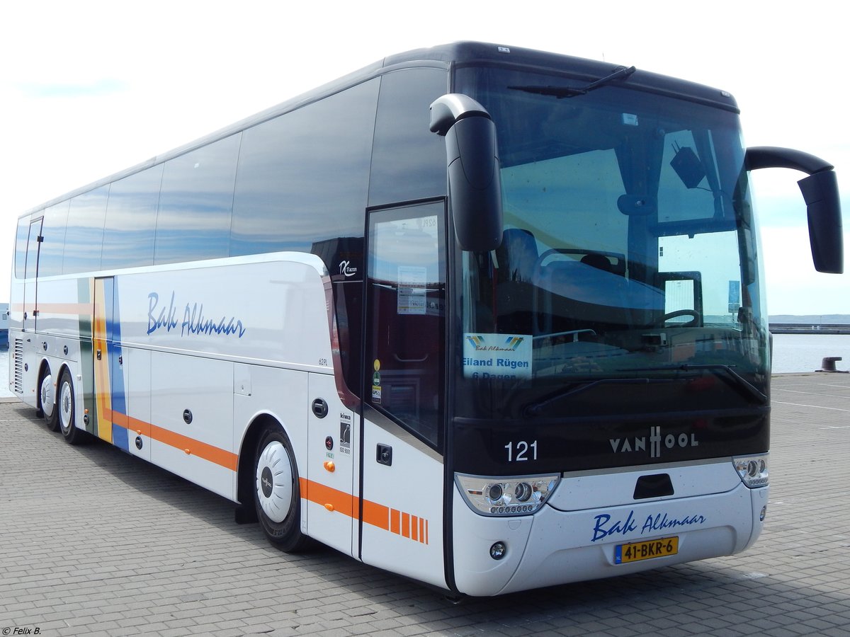 Van Hool TX17 von Bak Reizen Alkmaar aus den Niederlanden im Stadthafen Sassnitz am 05.05.2018