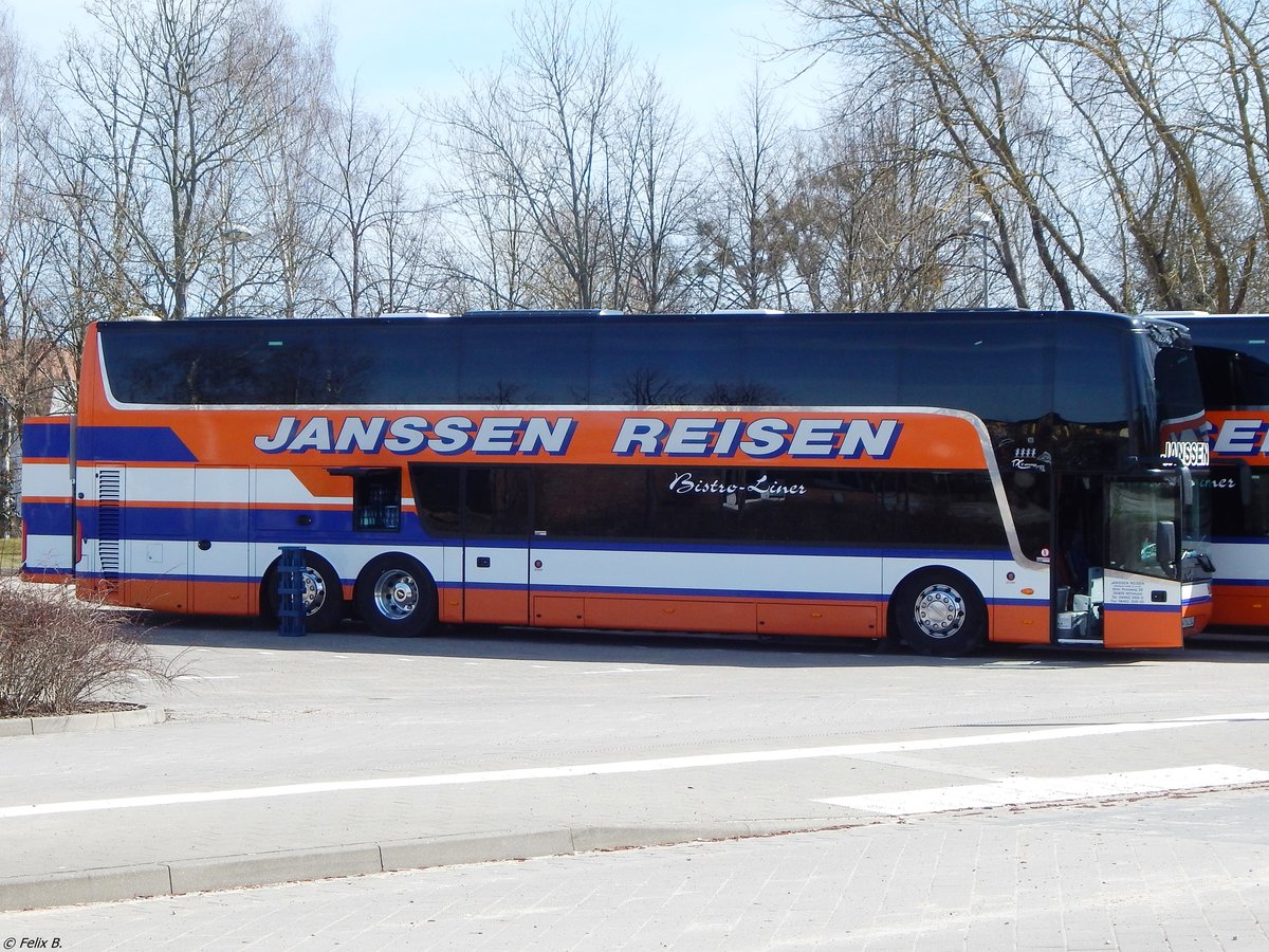Van Hool TX27 von Janssen Reisen aus Deutschland in Waren am 07.04.2018