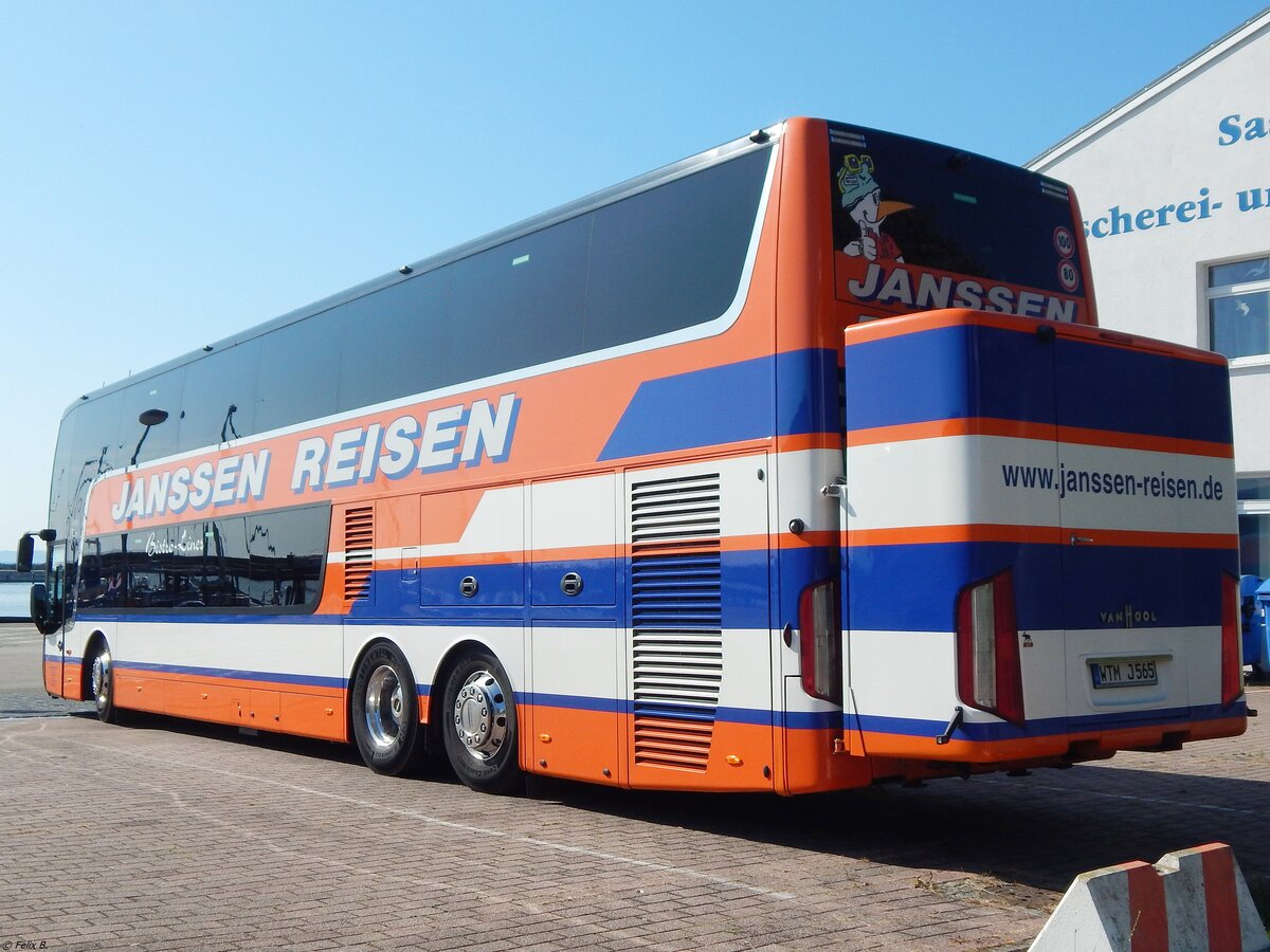 Van Hool TX27 von Janssen Reisen aus Deutschland im Stadthafen Sassnitz am 25.08.2019