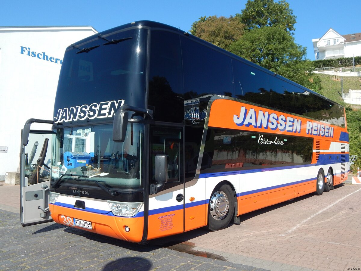 Van Hool TX27 von Janssen Reisen aus Deutschland im Stadthafen Sassnitz am 25.08.2019