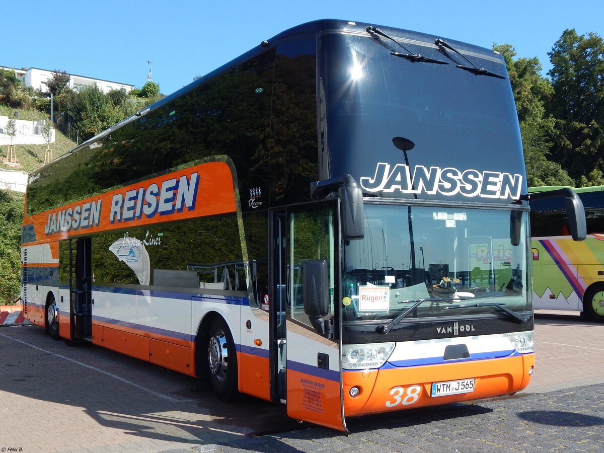Van Hool TX27 von Janssen Reisen aus Deutschland im Stadthafen Sassnitz am 25.08.2019