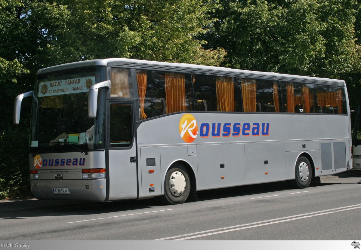 VanHool T9  Rousseau . Aufgenommen am 11. Juli 2015 auf den Busparkplatz für das Samba Festival in Coburg.