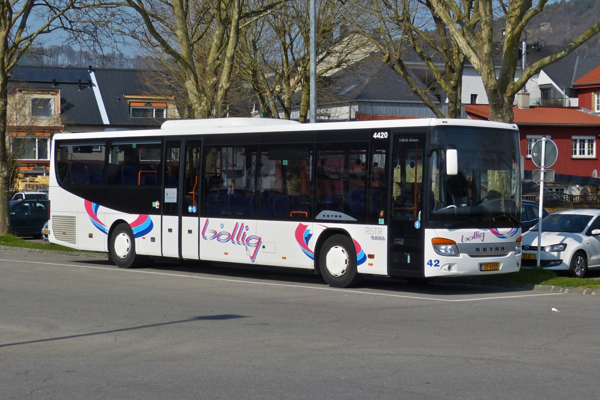 VB 4420, Setra S 416 Levon Autocars Bollig, gesehen am busbahnhof in Echternach. 03.2022 
