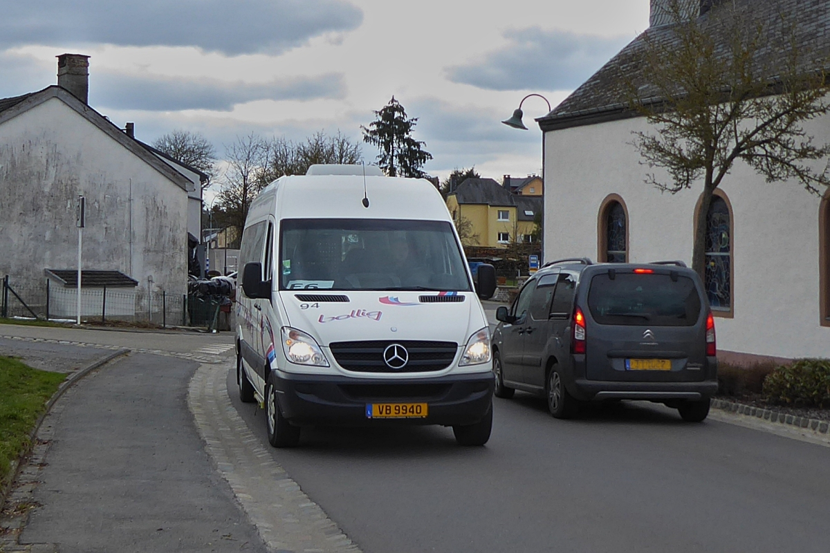 VB 9940, Mercedes Benz Sprinter von Autocars Bollig, gesehen in Erpeldange. 20.03.2019